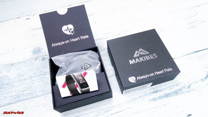 Makibes HR3の同梱物は本体と取扱説明書のみです。