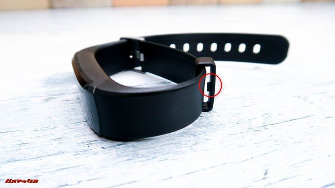 Makibes HR3のバンドリングは突起がありバンドが外れにくいです。