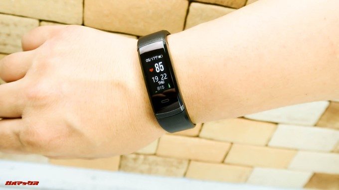 Makibes HR3はバンド型なのでスマート