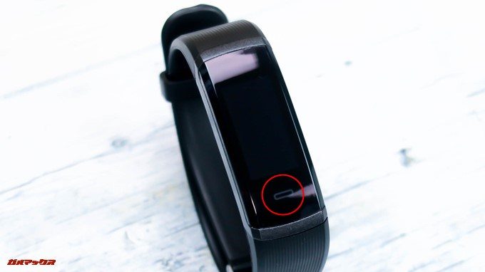 Makibes HR3はディスプレイ下部のタッチボタンで操作を行います。