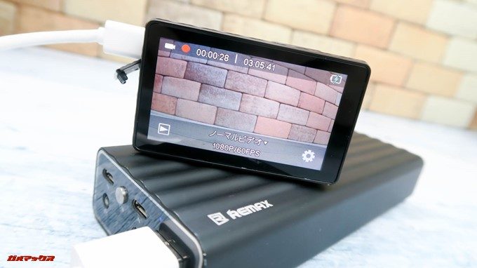 TEC.BEAN T3は充電しながら撮影が可能です。