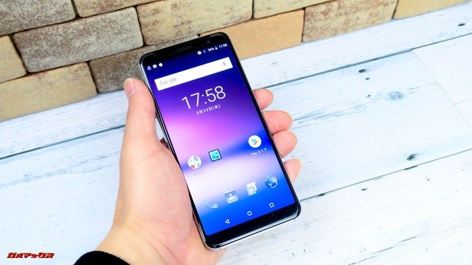 UMIDIGI A1 Proは5.5型ディスプレイを搭載していますが18:9ディスプレイでスリムです。