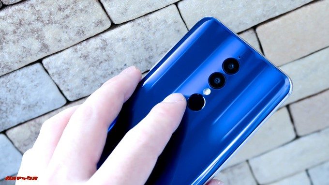 UMIDIGI A1 Proの指紋認証ユニットは背面に備わっています。