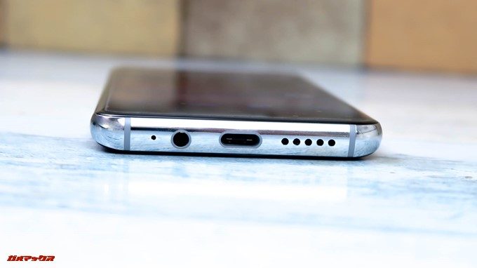 UMIDIGI A1 Proは裏表関係なくケーブルを差し込めるUSB Type-C端子を備えています。