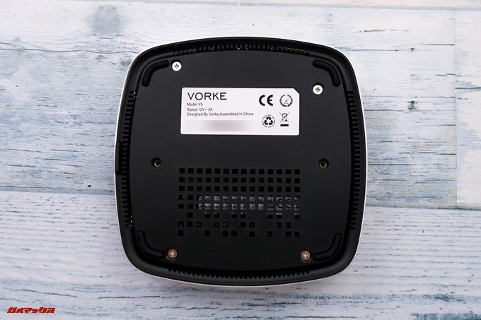 VORKE V5 Plusの底面にはゴム足が付いているので振動も軽減