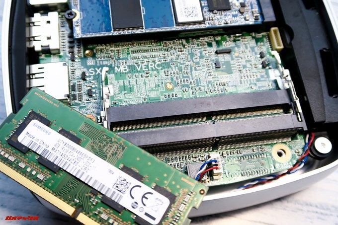 VORKE V5 Plusはメモリスロットが2つ備わっているので簡単に増設可能です。
