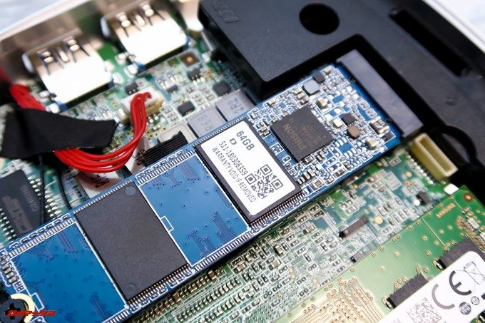 VORKE V5 PlusのSSDスロットは1つしか備わっていないので増設は出来ませんが換装は簡単に出来ます。