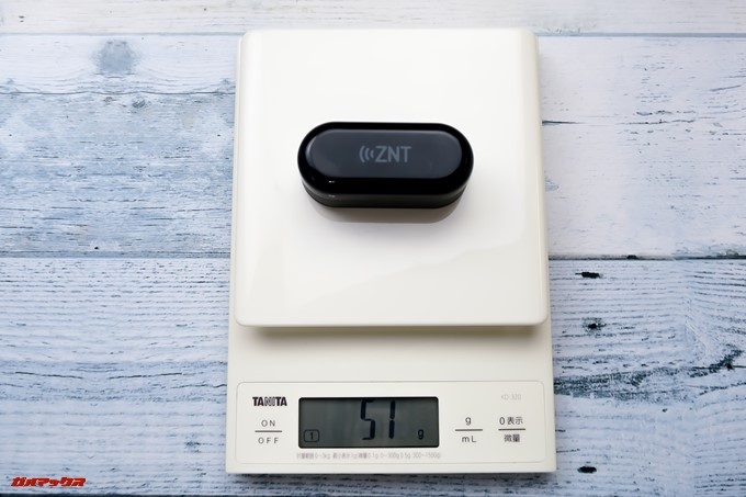 ZNT AirFits Iのケースの重量も軽量なので持ち運びやすいです。