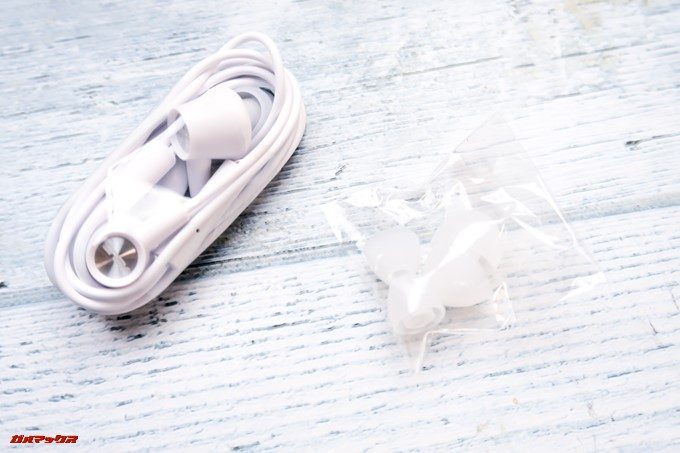 ZenFone 5Q/lite/Selfie（ZC600KL）にはイヤホンピースも付属しています。