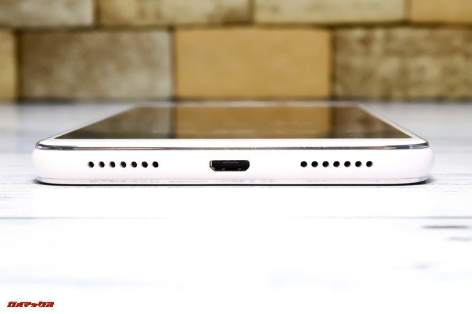 ZenFone 5Q/lite/Selfie（ZC600KL）の充電端子はMicroUSB端子を採用しています。