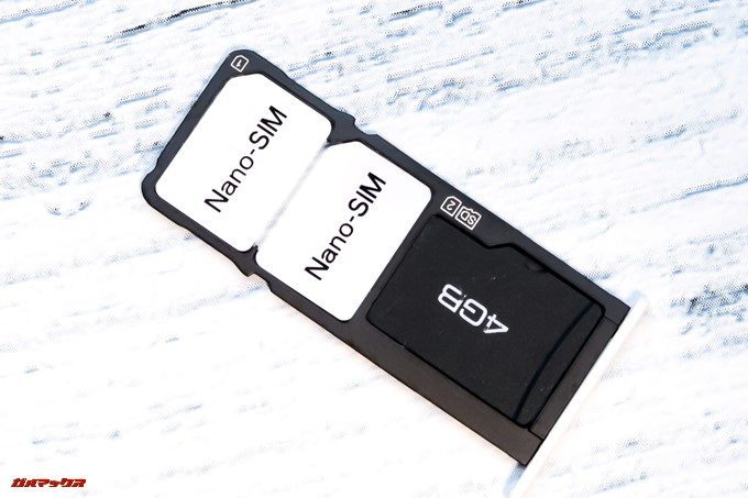 ZenFone 5Q/lite/Selfie（ZC600KL）のSIMトレイは2枚のNanoSIMと1枚のMicroSIMが挿入可能となっています。