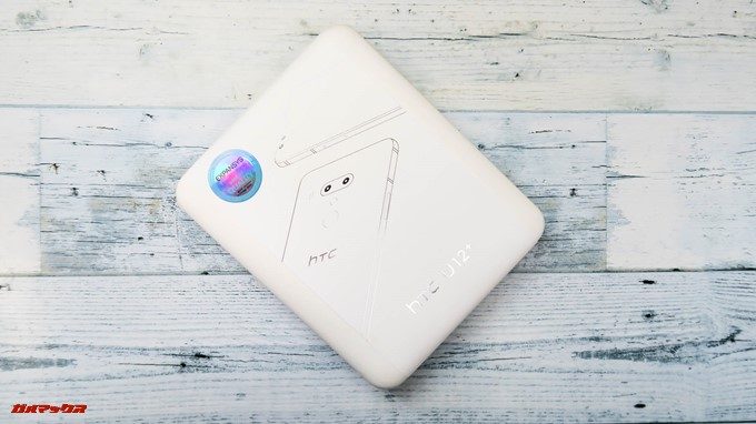 あZS10真っ白な箱に入ってます。