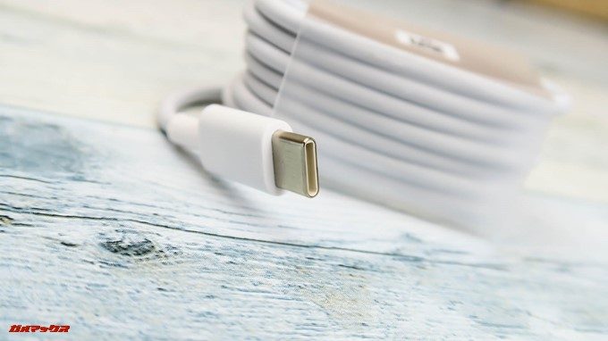 Huawei P20 liteに付属のケーブルはUSB Type-Cでした。
