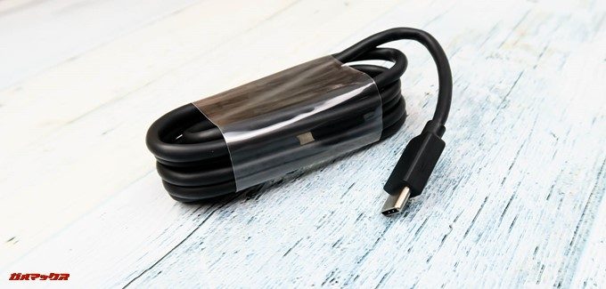 HTC U12+はUSB Type-Cケーブルが付属しています。