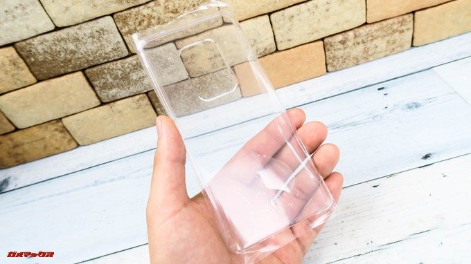 HTC U12+には保護ケースが付属していました。