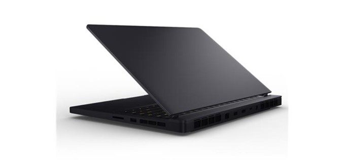 Xiaomi Mi Gamingの天板はブラックでCool。後方が少し出っ張っている形状となっています。