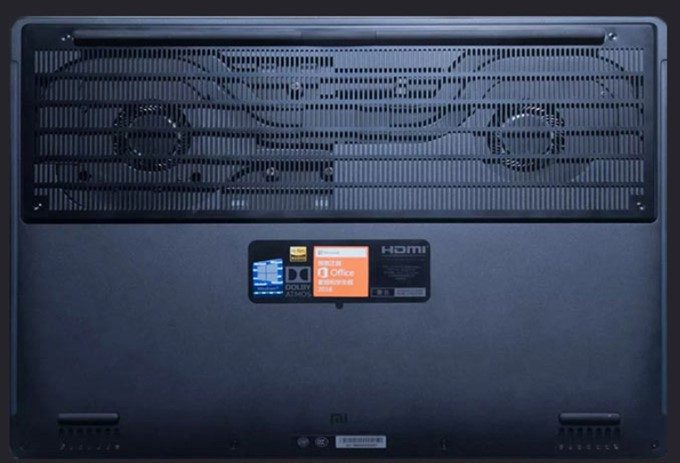 Xiaomi Mi Gamingは巨大ファンと大型スリットで熱対策も万全です。