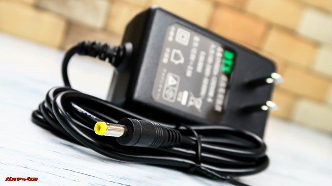 DOSS Sound Box XLに付属する充電器はAC充電器でした。