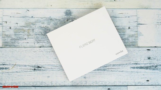 FLEAZ BEATは真っ白な箱に入って届きました。