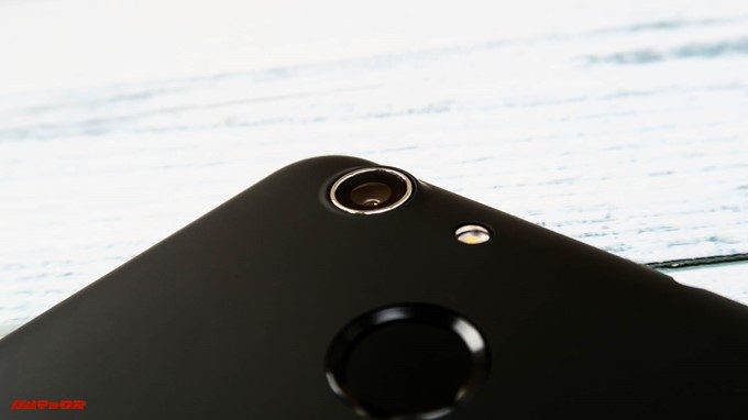 FLEAZ BEATのカメラは出っ張りが少ないです。