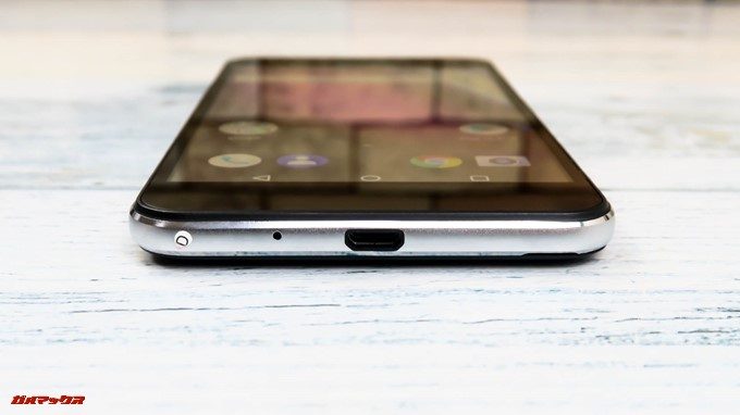 FLEAZ BEATはMicroUSBタイプです。