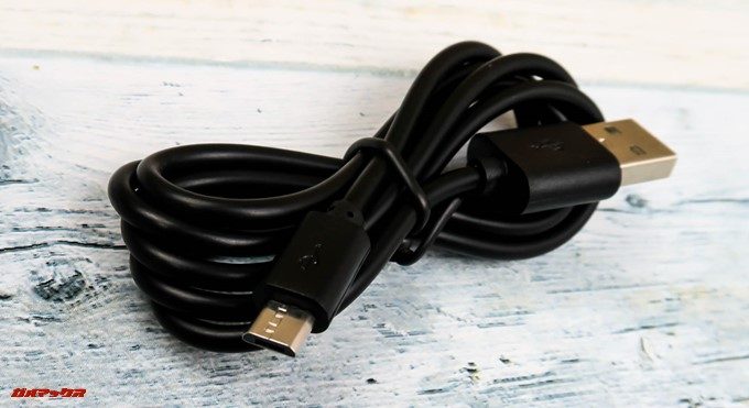 FLEAZ BEATに付属しているケーブルはMicroUSBです。