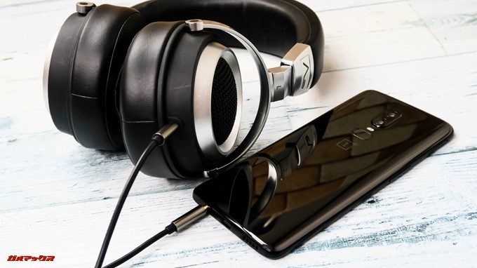 OnePlus 6は有線イヤホンやヘッドホンを利用できる3.5mmのイヤホンジャックが備わっています。