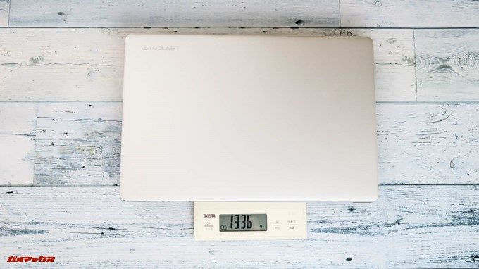 Teclast F7の重量は1336gでした。
