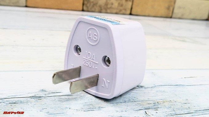 Teclast F7には日本のコンセントに挿すことのできるプラグ変換アタッチメントが付属していました。