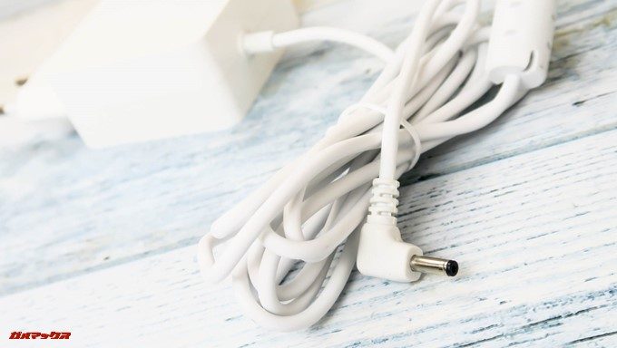 Teclast F7は専用充電器で充電するので外出時は充電器を忘れないようにしましょう。