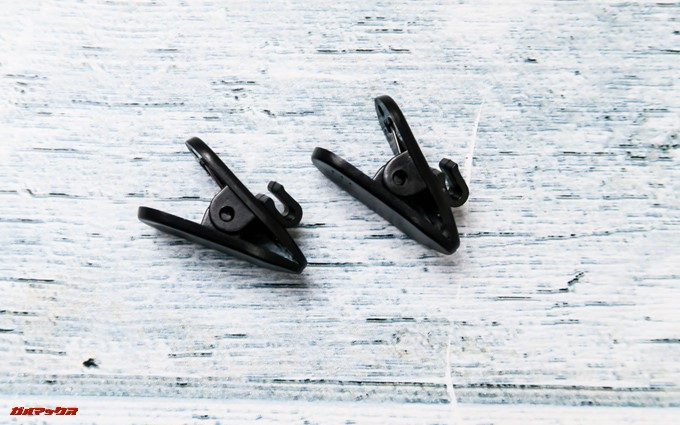 Dudios Zeus Plusにはクリップが2つ備わっています。