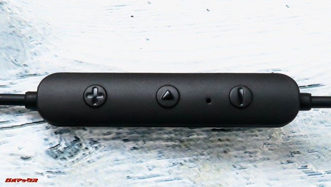 Dudios Zeus PlusのコントローラーはR側に備わっており、3つのボタンで操作します。