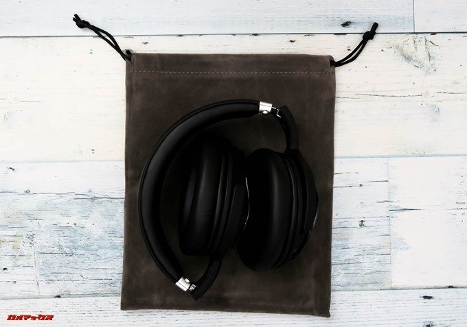 Mpow H5がすっぽり入るケースが付属しています。