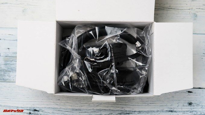 Mpow H5は無造作に製品が箱に詰め込まれているので結構コストカットされている印象です。