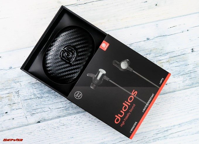 Dudios Zeus Plusの外箱はスライド式です。