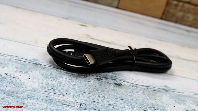 AQUOS sense plusに付属するケーブルはUSB Type-C