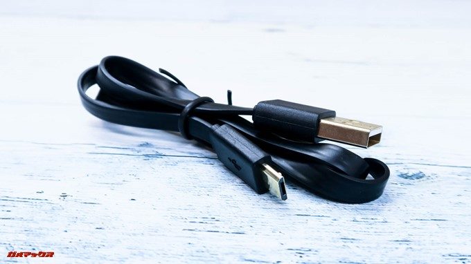 Bubble Podsには平型のケーブルが付属していました。