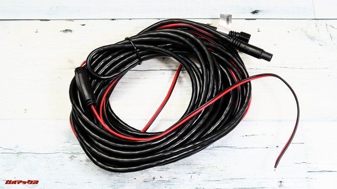 GoSafe S36G1に付属のバックカメラケーブルは長いのでワンボックスでも設置できます。