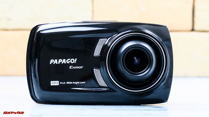 GoSafe S36G1の本体は美しい光沢のあるブラックボディーです。