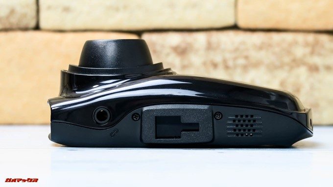 GoSafe S36G1の本体上部にはブラケットを簡単に固定できる穴が備わっています。