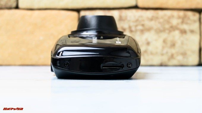 GoSafe S36G1は本体側面にMicroSDスロットが備わっているので取り外しやすいです。