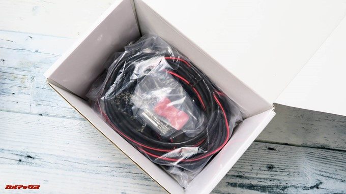 GoSafe S36G1の箱の下段には各種アクセサリーが詰め込まれています。