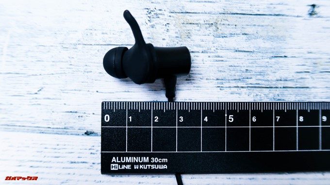 Dudios Zeus Plusのイヤホン部は約3.5mmの大きさ