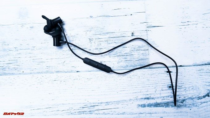 Dudios Zeus Plusはケーブルが丸型となっています。