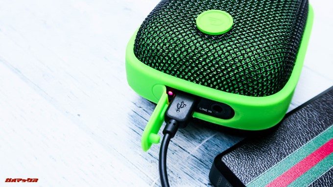 Bubble Podsは充電中もBluetooth接続して利用できます。