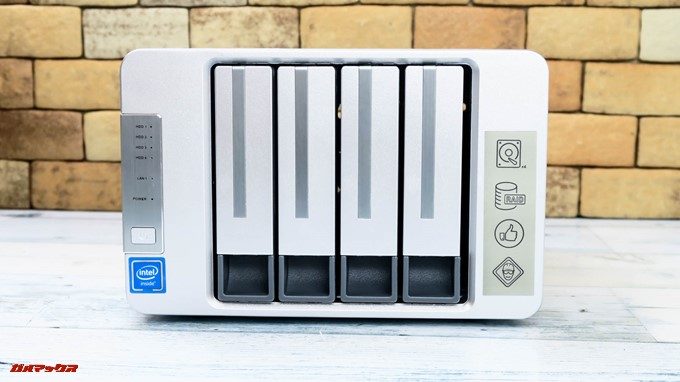 TerraMaster F4-220は4つのHDDを取り付ける事ができます。