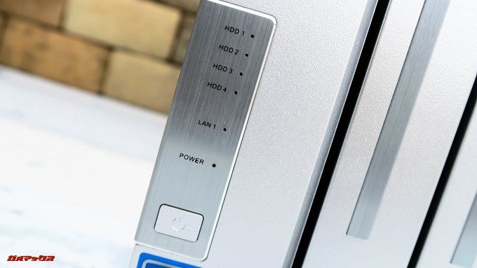 アクセスランプはTerraMaster F4-220の本体右側に備わっています。