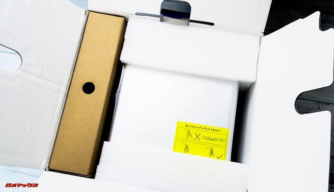 TerraMaster F4-220は非常に丁寧な梱包です。