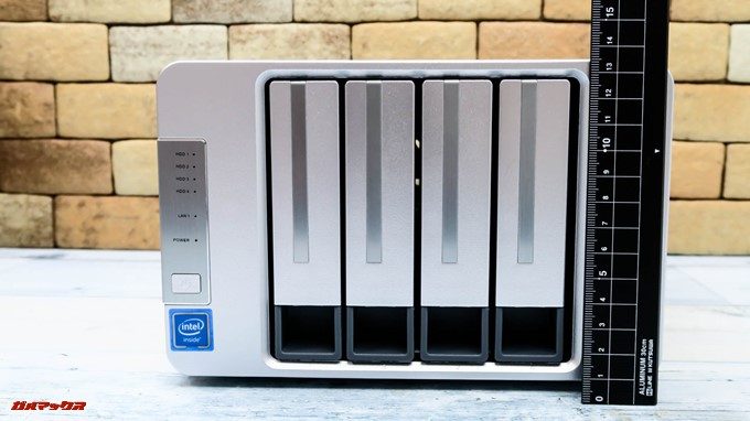 TerraMaster F4-220の縦幅は13.5mmです。