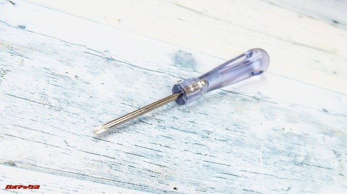 TerraMaster F4-220にはHDDを取り付けるためのドライバーが付属しています。